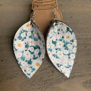 Jill’s Jewels – White Daisy Print Leather Earrings