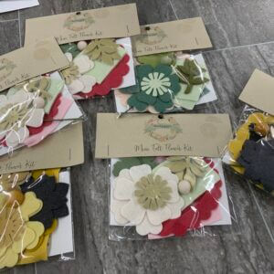 Heart grooves Mini Felt Flower Kit