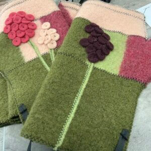 Woolflower – FG086 – Blossom