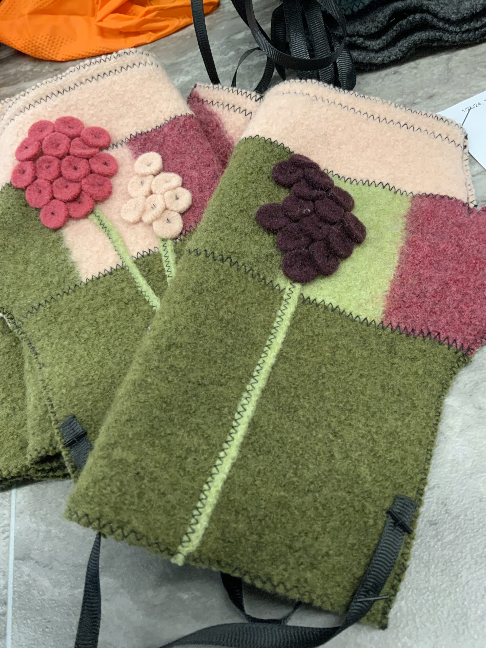 Woolflower - FG086 - Blossom