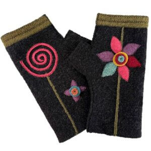 Woolflower – FG084 Pinwheel Fingerless Gloves