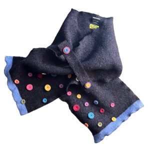 Woolflower – Dotty Wrap